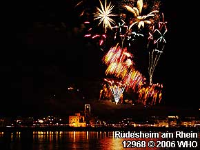 Feuerwerk bei Rüdesheim am Rhein, 12968 © 2006 WHO - Bilder Fotos