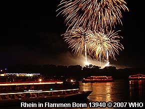 Rhein in Flammen Bonn, Abschlußfeuerwerk von der Rheinaue, 13940 © 2007 WHO